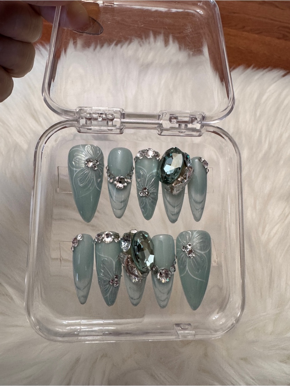 Press-On Nail Set – Mint Green Floral Rhinestone Design